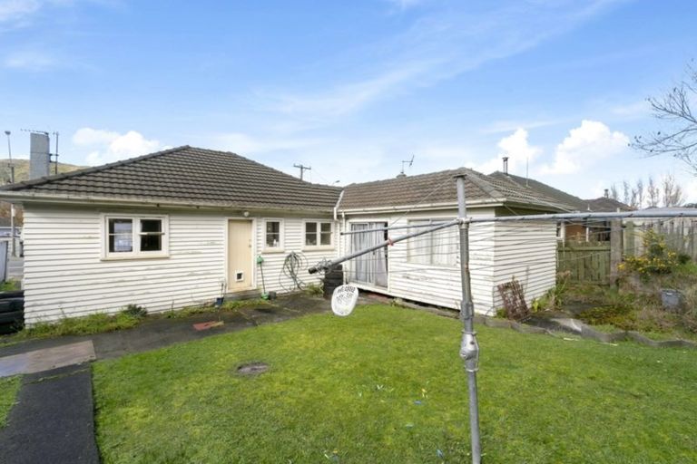 Photo of property in 195 Wellington Road, Wainuiomata, Lower Hutt, 5014