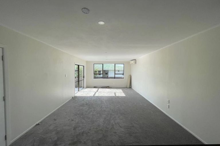 Photo of property in 128 Cobham Crescent, Kelston, Auckland, 0602