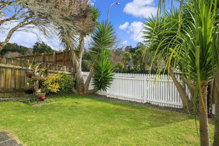 Photo of property in 1/100 Lynn Road, Bayview, Auckland, 0629
