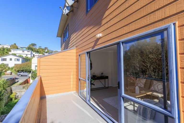 Photo of property in 2a Stella Grove, Newlands, Wellington, 6037