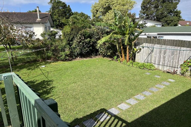 Photo of property in 21 Tudor Road, Henderson, Auckland, 0610