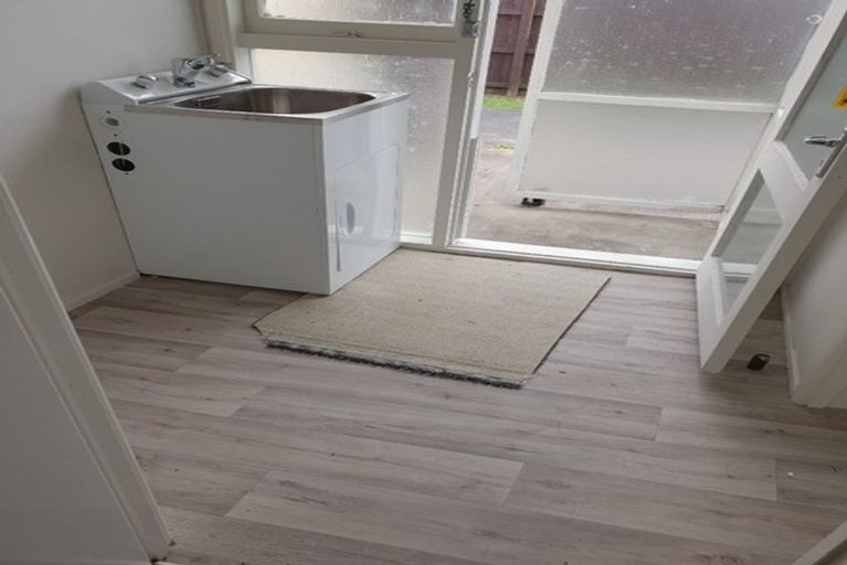 Photo of property in 1/11 Challen Close, Conifer Grove, Takanini, 2112