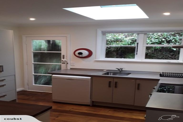 Photo of property in 79 Maungaraki Road, Korokoro, Lower Hutt, 5012