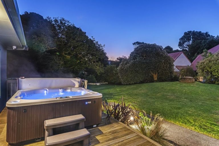 Photo of property in 2 Southleigh, Raumati South, Paraparaumu, 5032