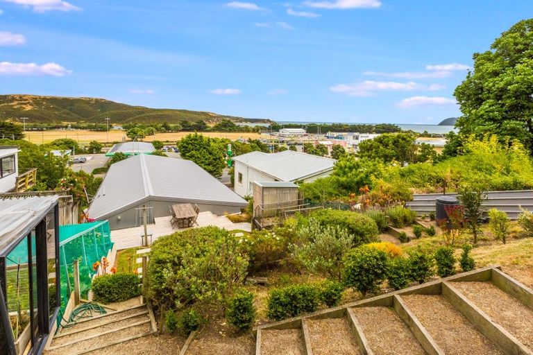 Photo of property in 86 Mana Esplanade, Paremata, Porirua, 5026