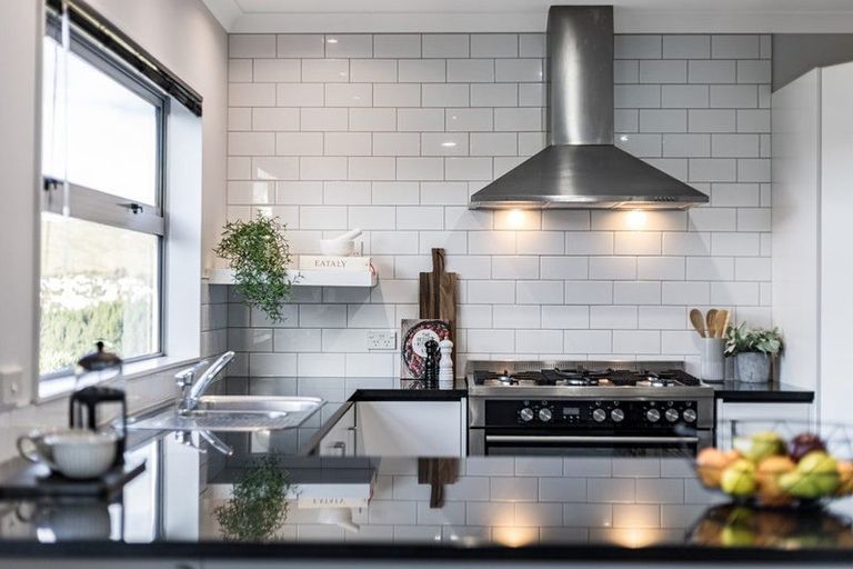 Photo of property in 38 Tongariro Drive, Aotea, Porirua, 5024