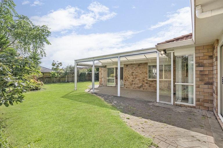 Photo of property in 5 Brosna Place, East Tamaki, Auckland, 2016