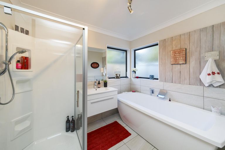 Photo of property in 19 Newcastle Street, Hokowhitu, Palmerston North, 4410