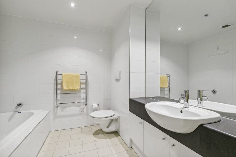 Photo of property in Sanctum Apartments, 26/10b Ebor Street, Te Aro, Wellington, 6011