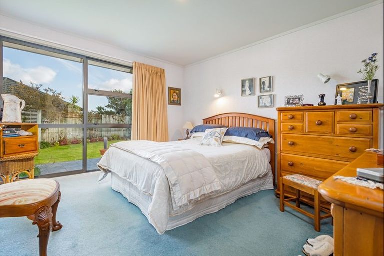 Photo of property in 10 Logan Place, Kelvin Grove, Palmerston North, 4414