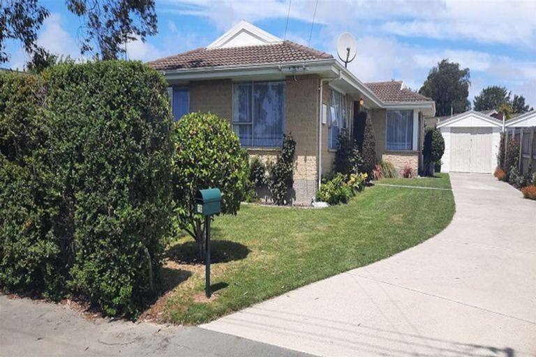 Photo of property in 10 Sturrocks Road, Redwood, Christchurch, 8051