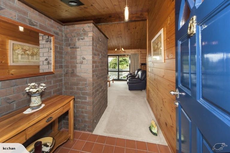 Photo of property in 10 Kitewao Street, Northcote, Auckland, 0627