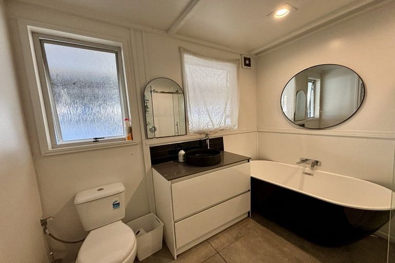 Photo of property in 75a Hampden Street, Picton, 7220