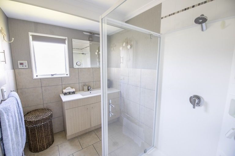 Photo of property in 20 Valerie Street, Clive, 4102