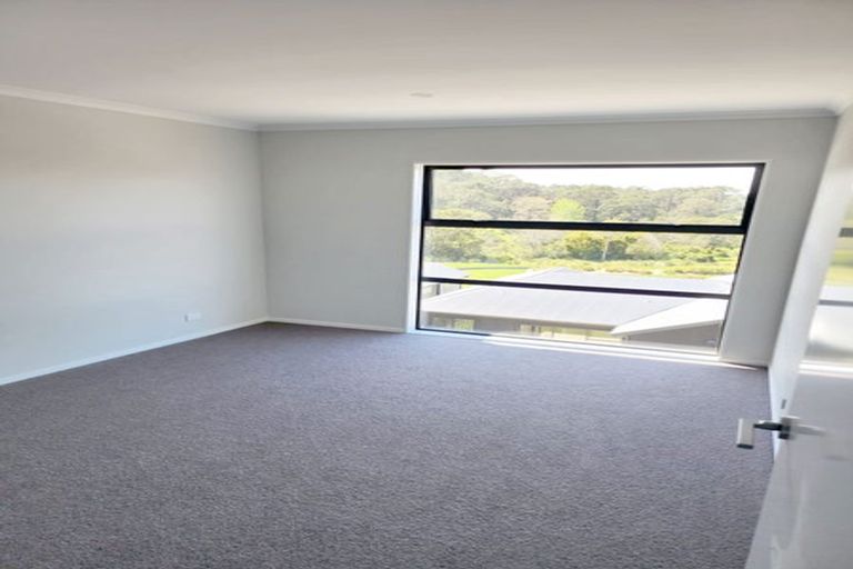 Photo of property in 15 William Calvert Drive, Swanson, Auckland, 0614