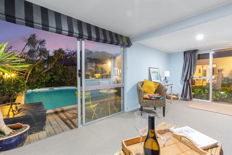 Photo of property in 19 Oak Avenue, Paremata, Porirua, 5024