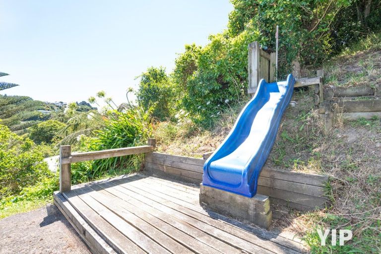 Photo of property in 19 Black Rock Road, Newlands, Wellington, 6037