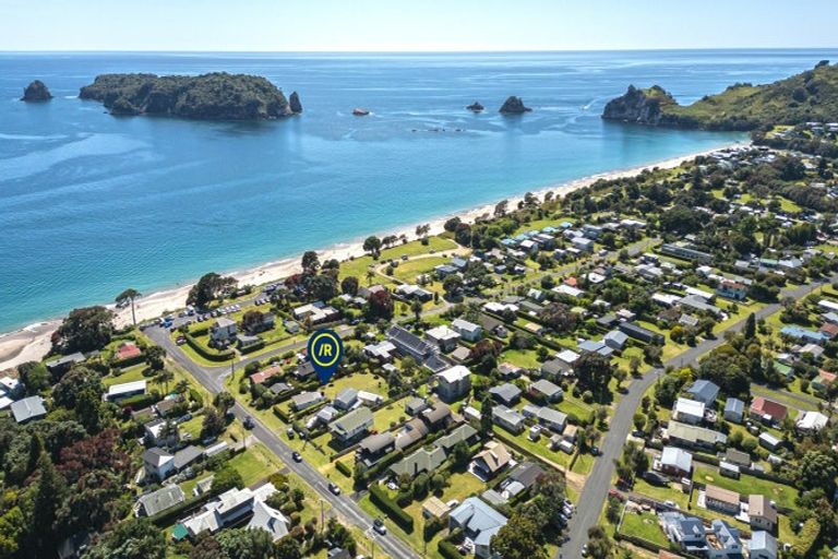 Photo of property in 11 Hahei Beach Road, Hahei, Whitianga, 3591