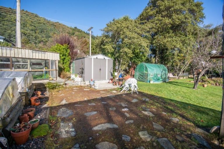 Photo of property in 52 Wairau Road, Picton, 7220