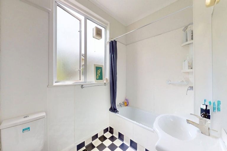 Photo of property in Samoa High Commission, 4/1 Wesley Road, Kelburn, Wellington, 6012