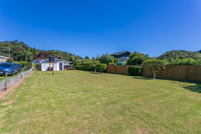 Photo of property in 11 Hahei Beach Road, Hahei, Whitianga, 3591