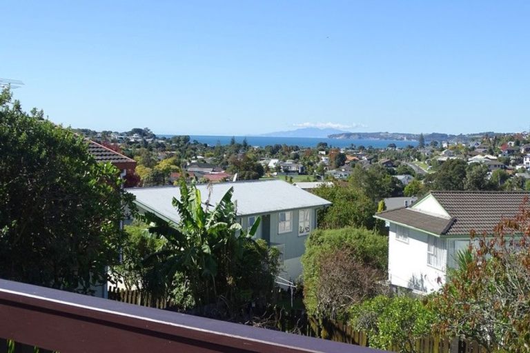 Photo of property in 18 Fairway Avenue, Red Beach, 0932