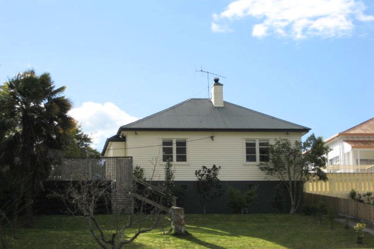 Photo of property in 50 Waverley Street, Waipawa, 4210