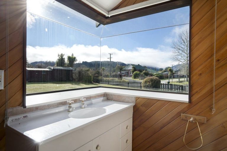 Photo of property in 21 Grey Street, Murchison, 7007