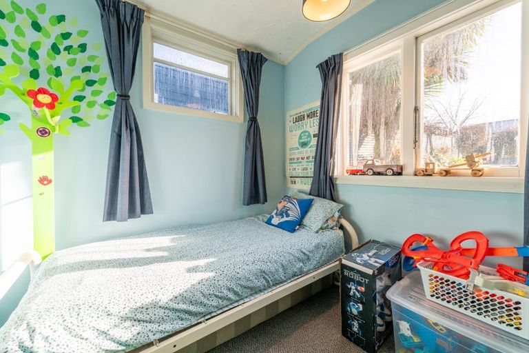 Photo of property in 14 Cambridge Street, Kensington, Timaru, 7910
