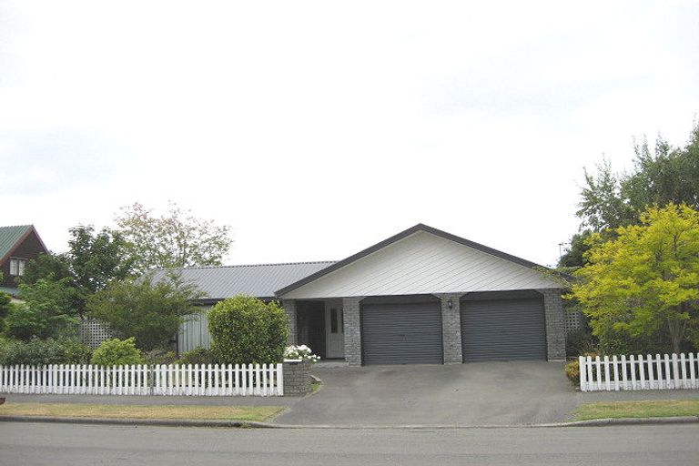 Photo of property in 8 Pinaster Place, Parklands, Christchurch, 8083