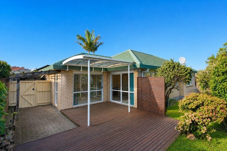 Photo of property in 2/6 Keenagh Rise, Dannemora, Auckland, 2016
