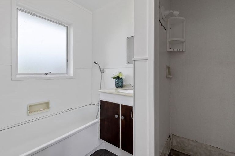 Photo of property in 2/22 Peach Road, Glenfield, Auckland, 0629