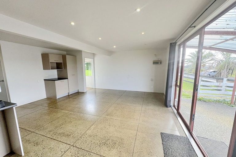 Photo of property in 32 Henwood Road, Taupaki, Henderson, 0782