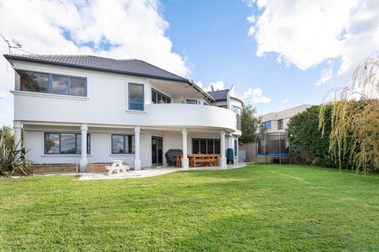Photo of property in 33 Ruapehu Drive, Fitzherbert, Palmerston North, 4410
