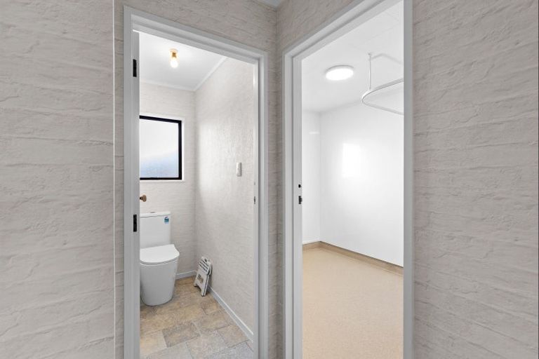 Photo of property in 34 Roberts Line, Kelvin Grove, Palmerston North, 4414