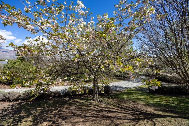 Photo of property in 5 Cottonwood Lane, Wanaka, 9305