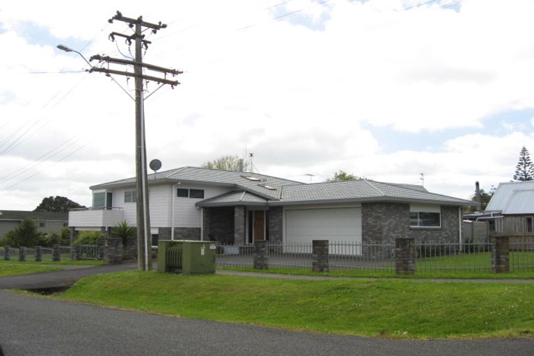 Photo of property in 16 Alison Avenue, Herald Island, Auckland, 0618