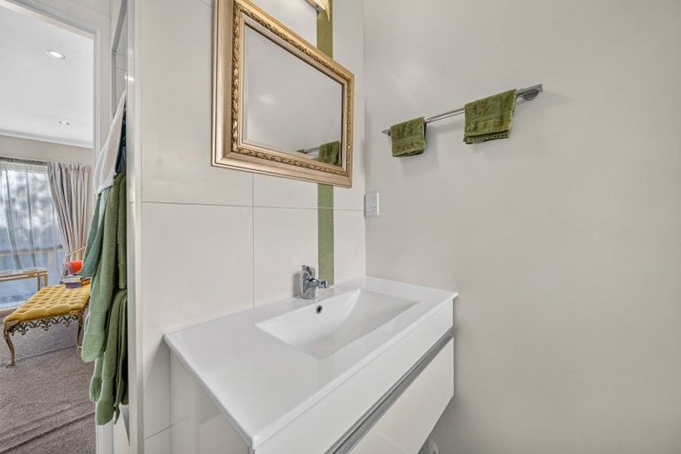 Photo of property in 34 Dublin Street, Martinborough, 5711