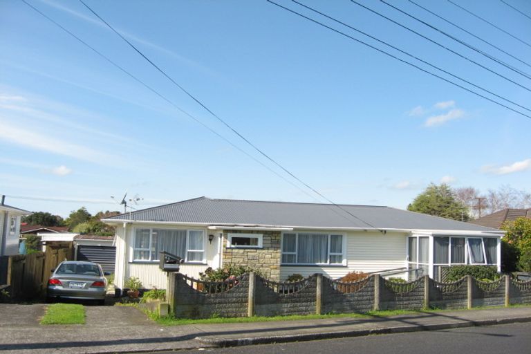 Photo of property in 40 Wallath Road, Westown, New Plymouth, 4310