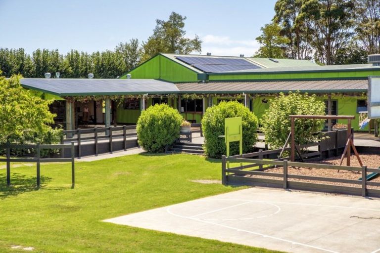 Photo of property in 12 Huna Road, Coastlands, Whakatane, 3191