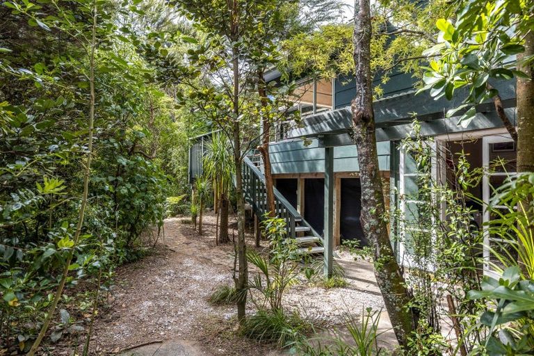 Photo of property in 6 Taraire Street, Ostend, Waiheke Island, 1081