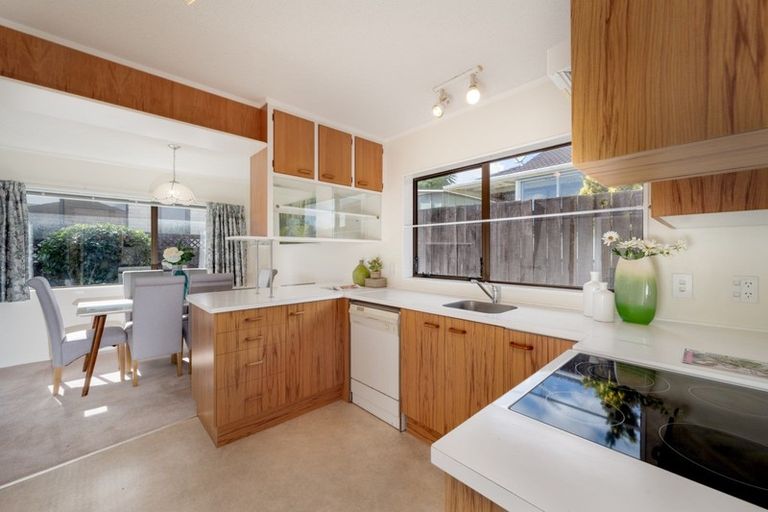 Photo of property in 2/77 Aberfeldy Avenue, Highland Park, Auckland, 2010
