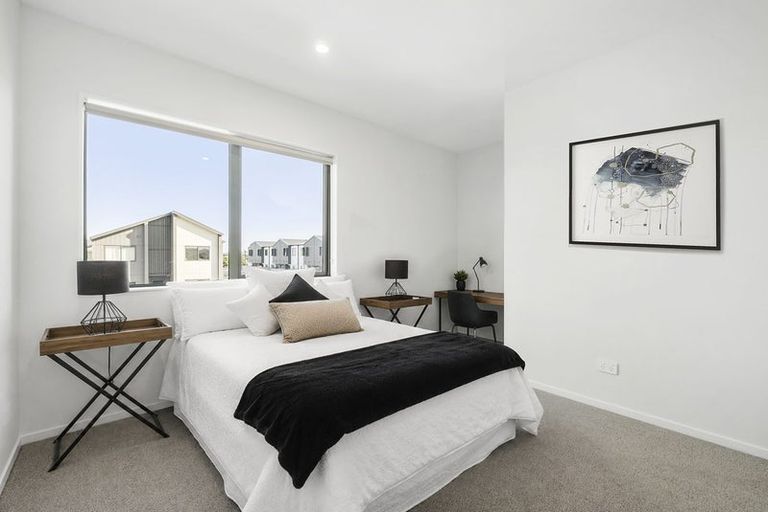 Photo of property in 1 Viridian Avenue, Rosehill, 2113