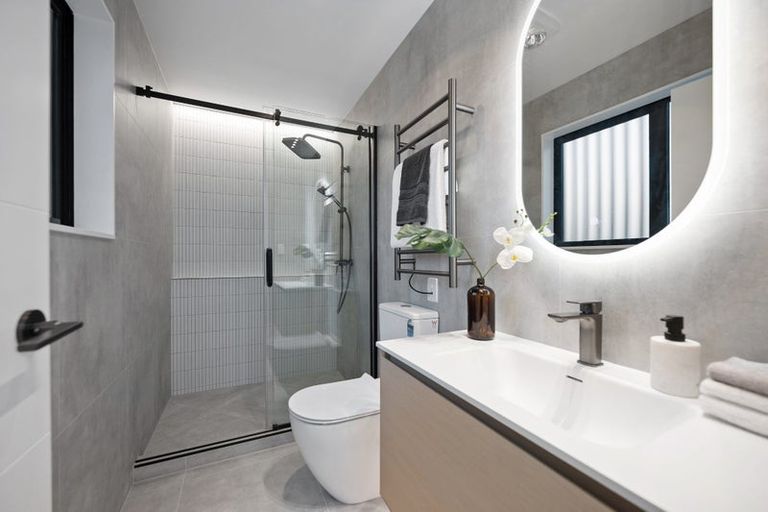 Photo of property in 2/1 Montana Avenue, Murrays Bay, Auckland, 0630