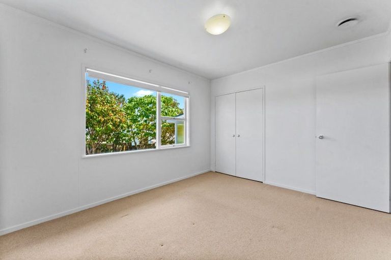 Photo of property in 42 Woodstock Road, Forrest Hill, Auckland, 0620