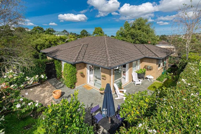 Photo of property in 1 Chloe Place, Massey, Auckland, 0614