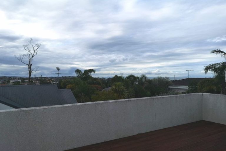 Photo of property in 1/13 Mizpah Road, Waiake, Auckland, 0630