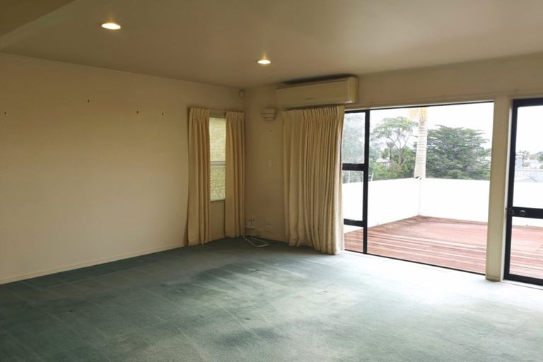 Photo of property in 1/13 Mizpah Road, Waiake, Auckland, 0630