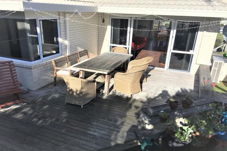 Photo of property in 256 Vipond Road, Stanmore Bay, Whangaparaoa, 0932