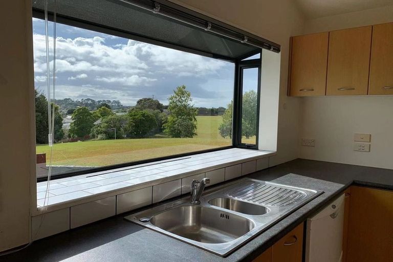 Photo of property in 6/76 Target Road, Totara Vale, Auckland, 0629